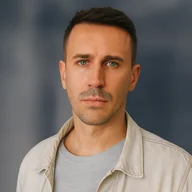 Максим Снежков